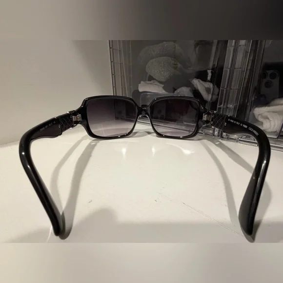 Fendi FS445 Black Quilted Sunglasses - Picture 4 of 9